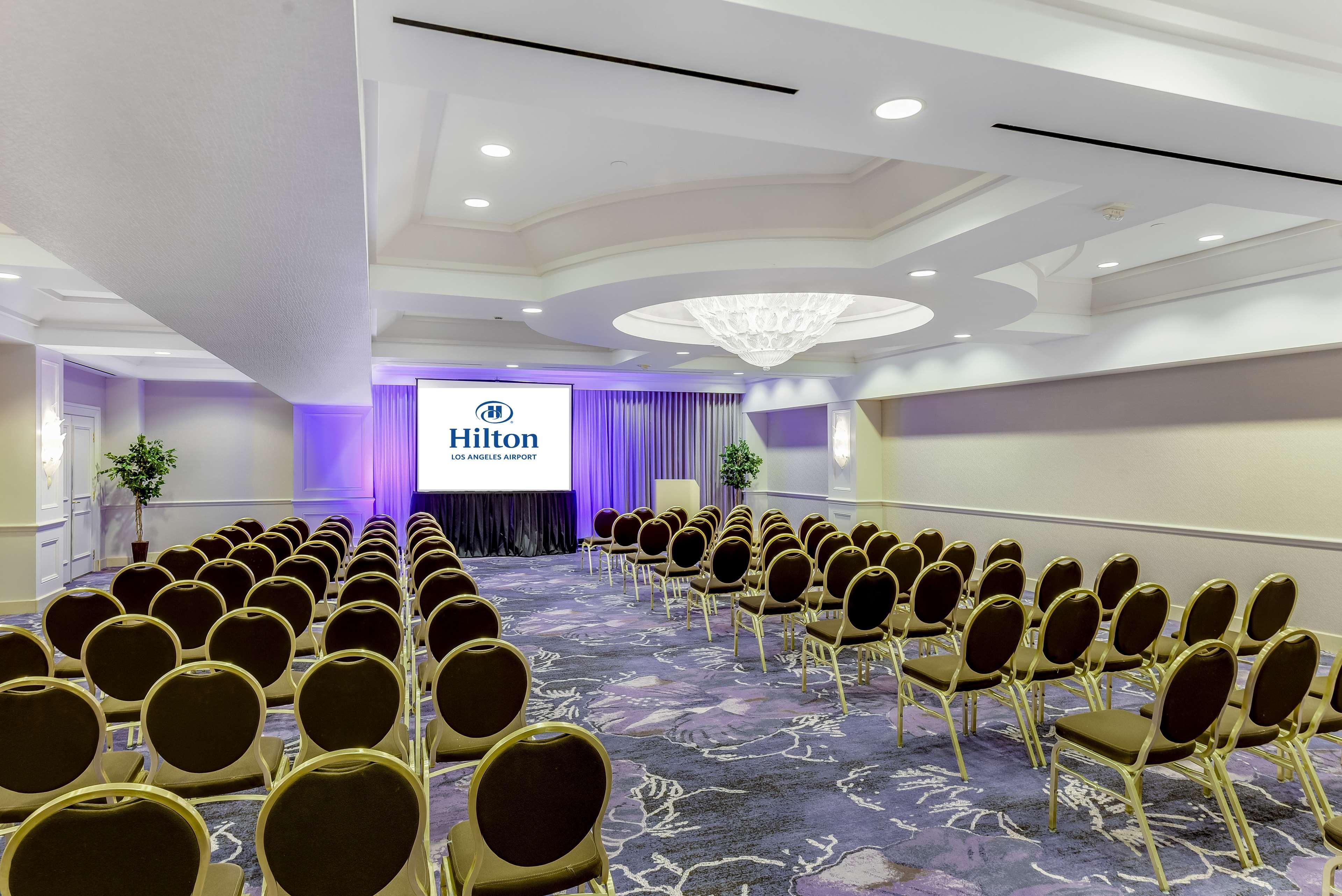 Hilton Angeles Airport 4*