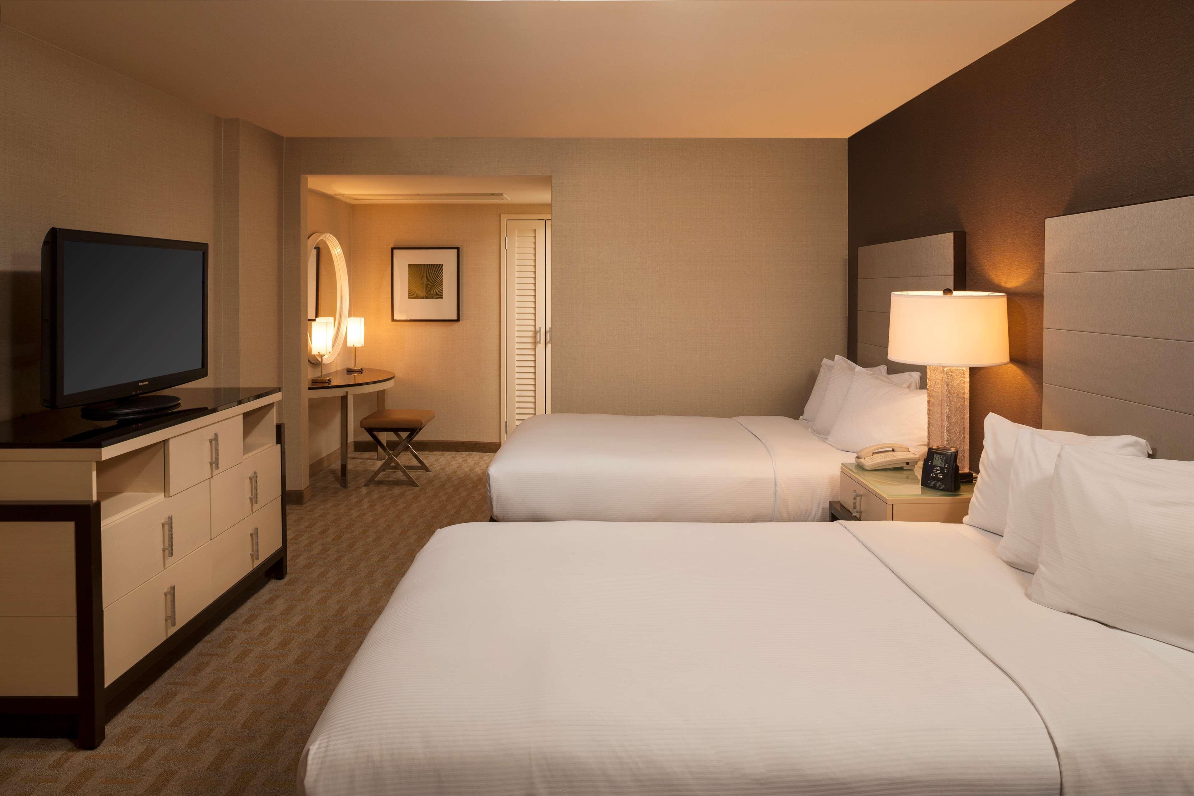 Hilton Angeles Airport Hotel 4*