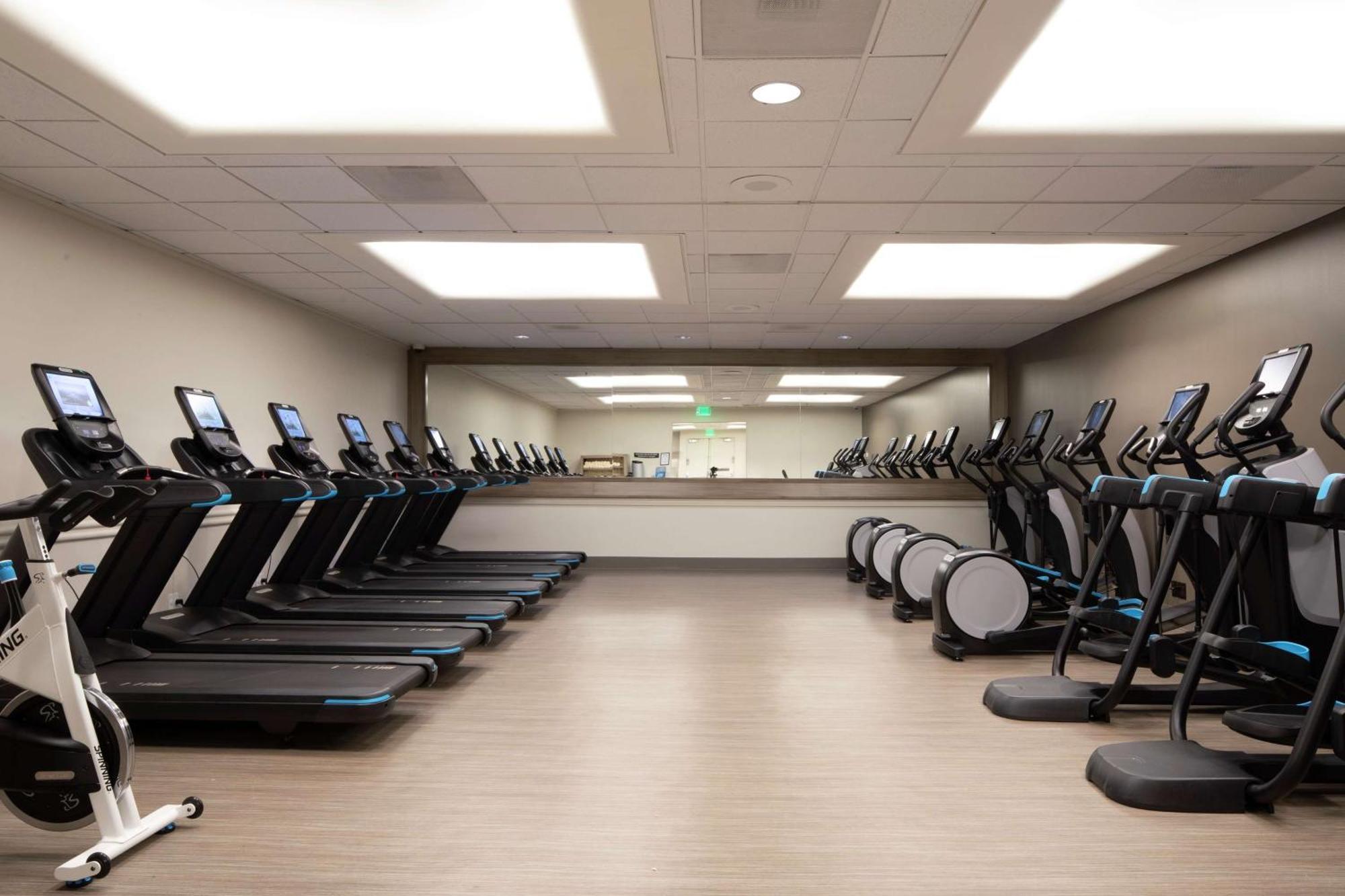 Hilton Angeles Airport Hotel 4*