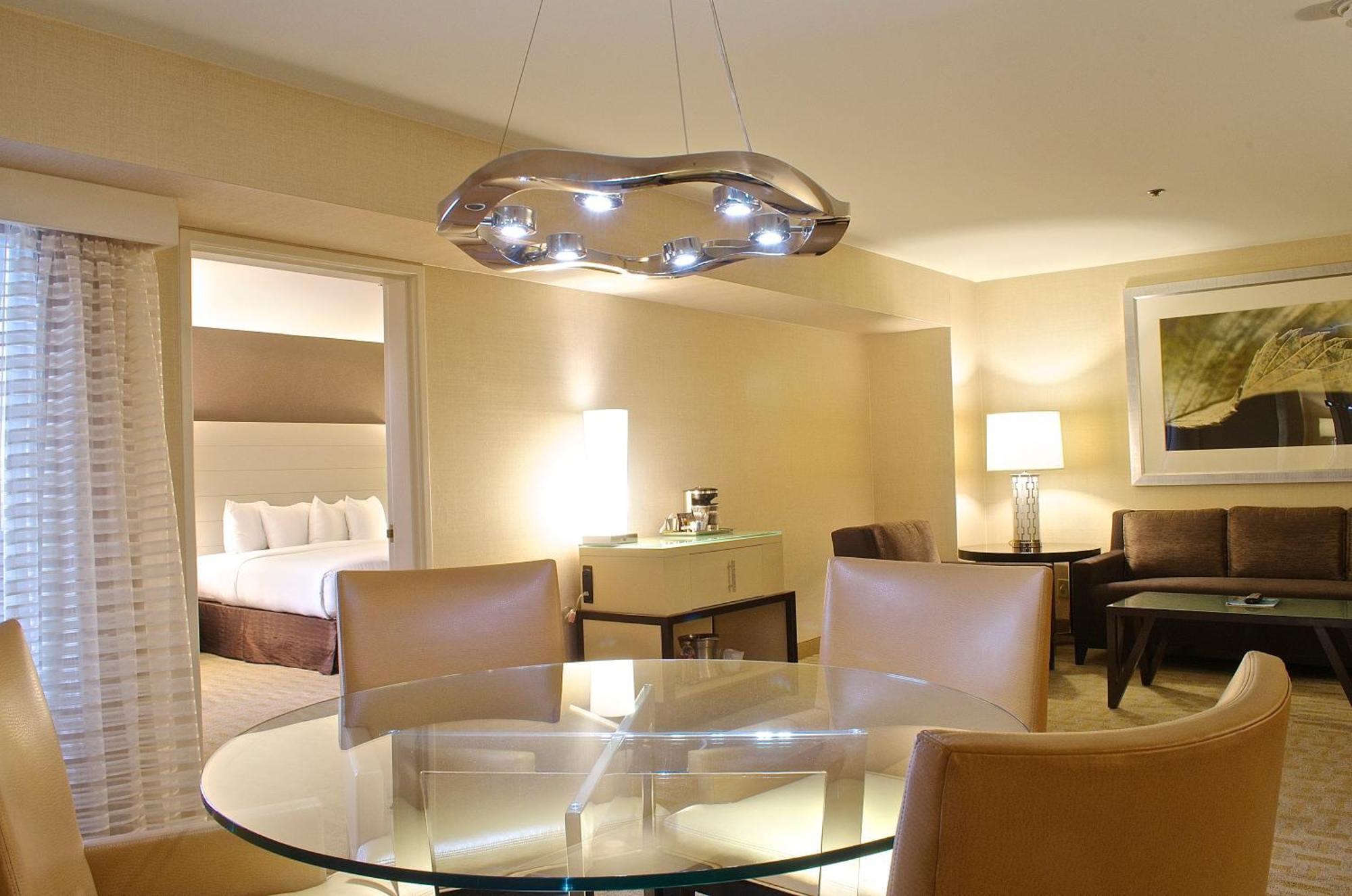 Hilton Angeles Airport
