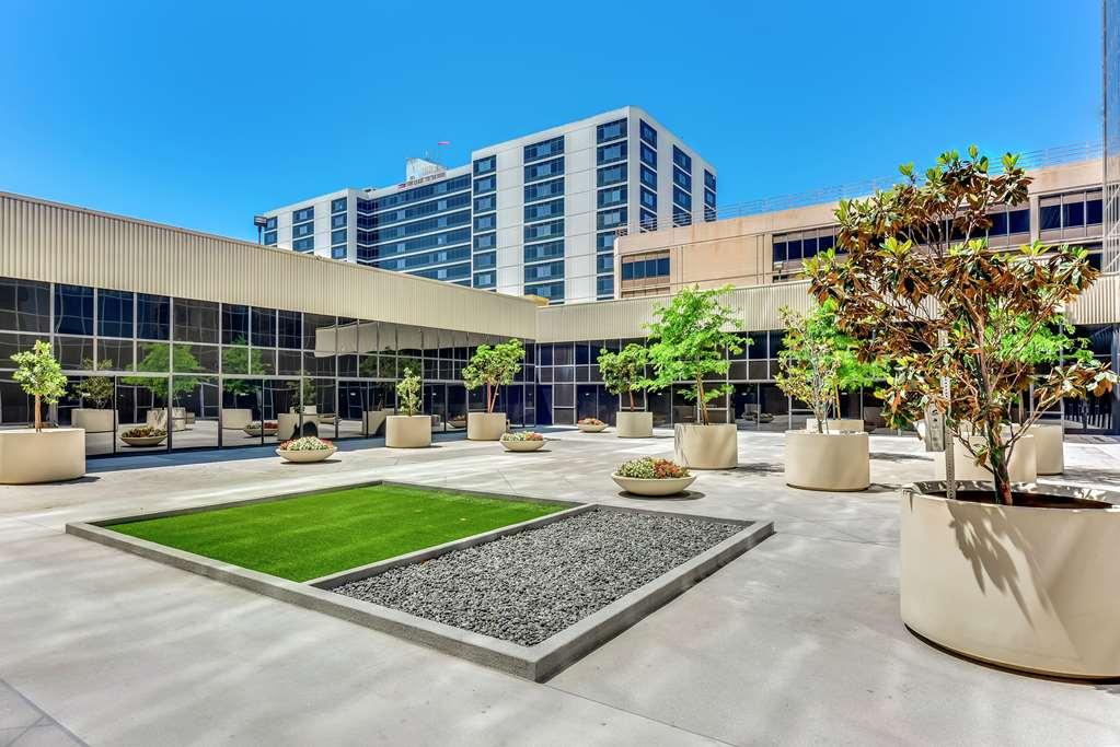Hilton Angeles Airport Hotel 4*